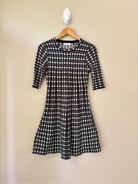 ELODIE Black & White Knit Geometric Fit-and-Flare Dress Women’s Small